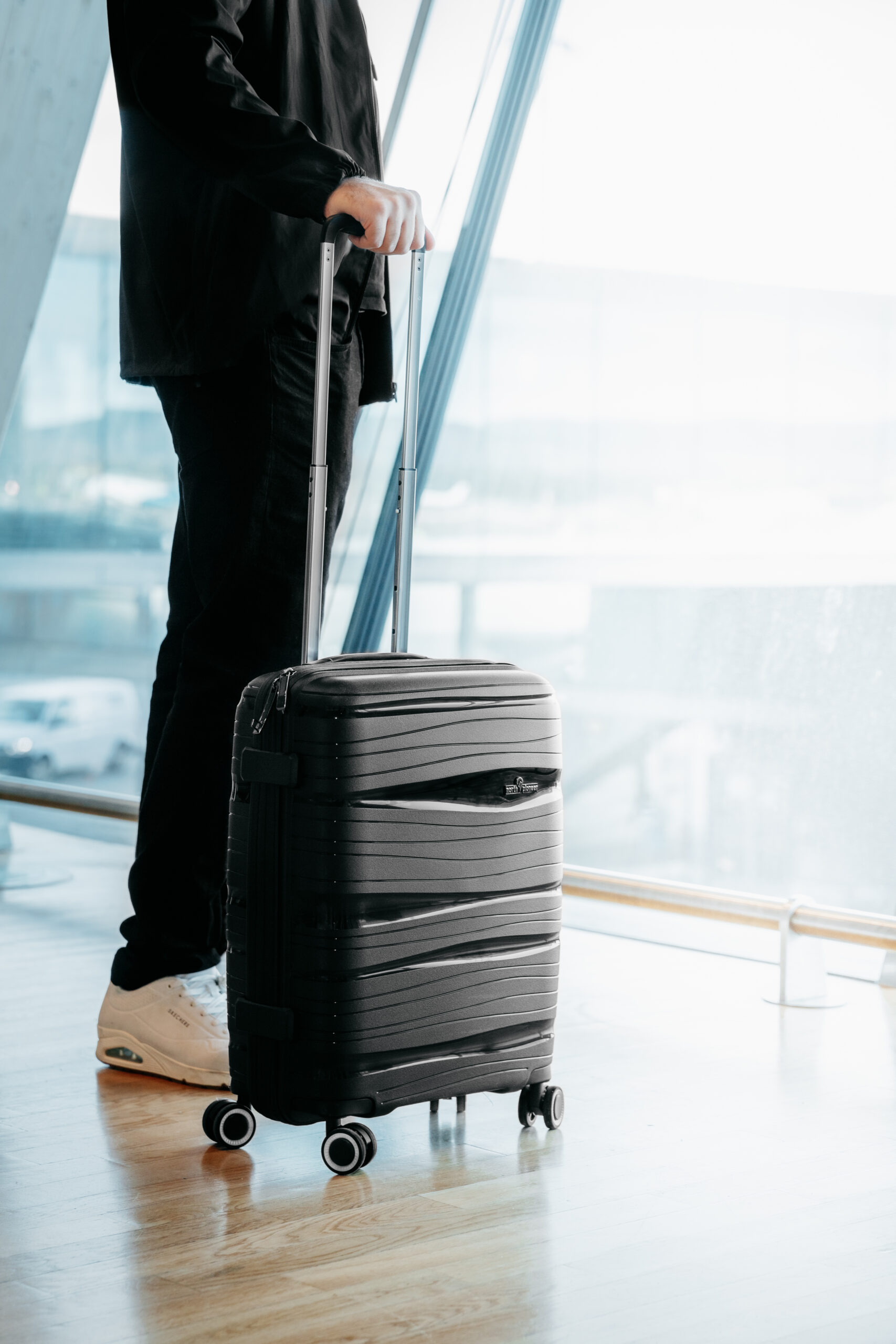 North-Pioneer_7110012-Black_M2