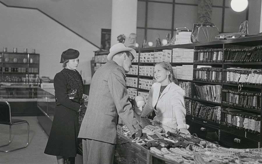 900X563_Sundt_folk_i_butikk.jpg 900X563_Sundt_folk_i_butikk.jpg