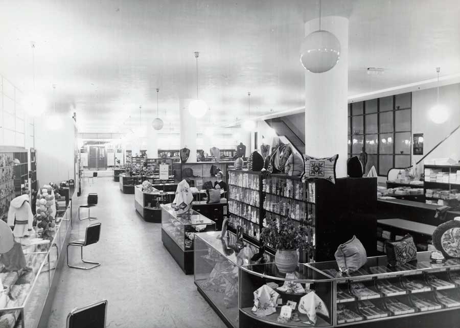 desk_900X642.jpg desk_900X642.jpg